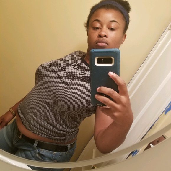 Meet your Posher, April - Picture 1 of 1